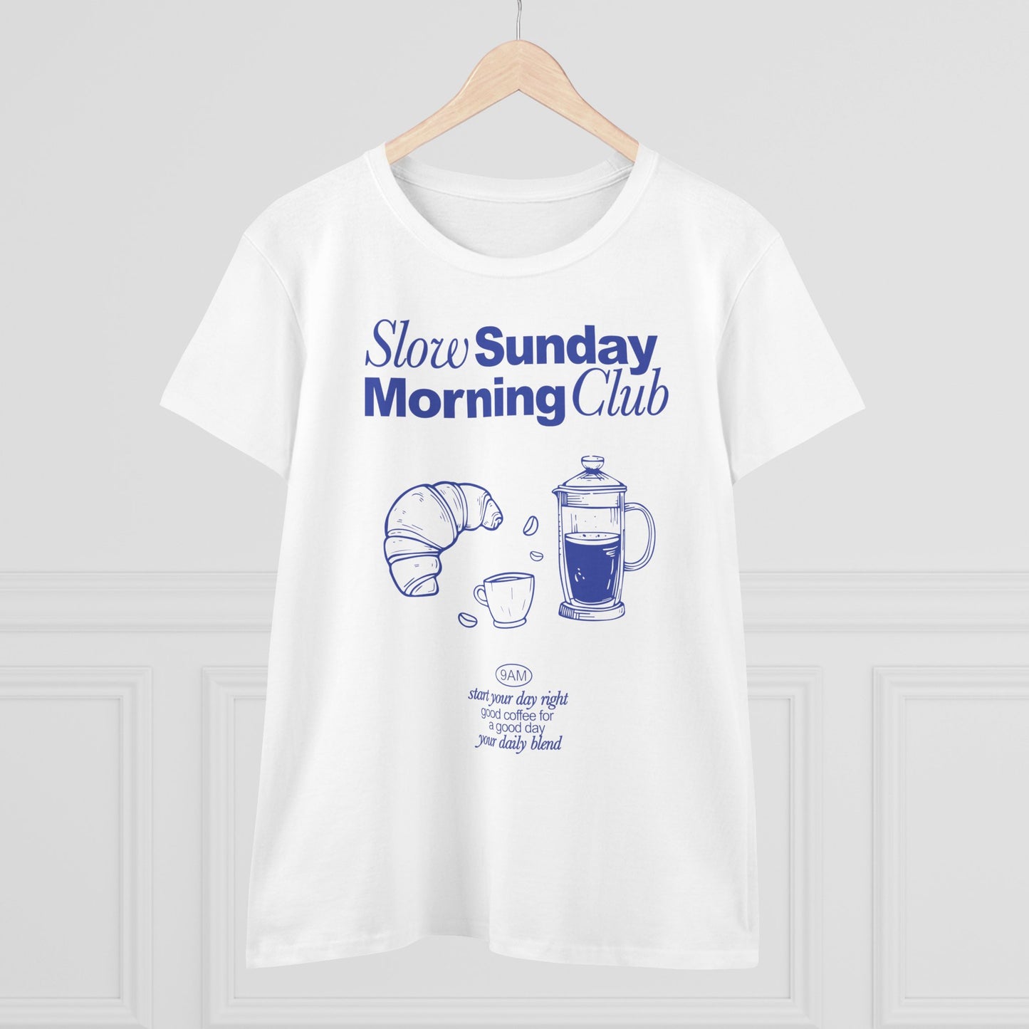 Slow Sunday Morning Club Shirt • Kaffee & Croissant T-Shirt Damen • French Press Brunch Outfit • Cozy Sunday Look • Geschenk für Kaffee-Fans
